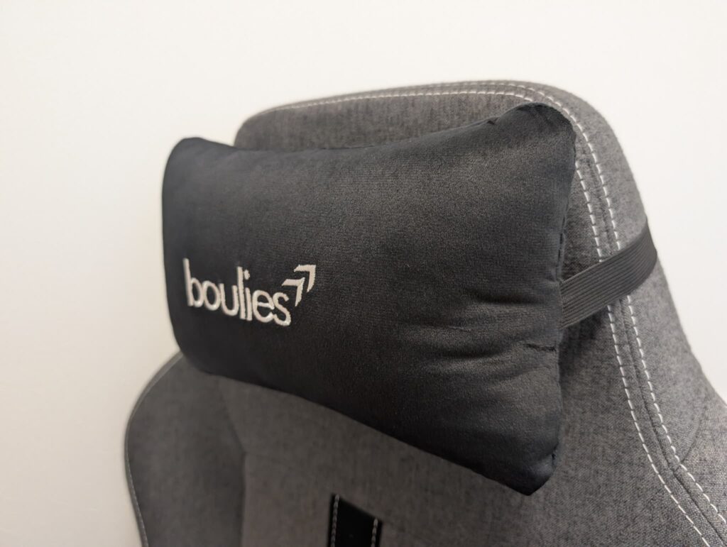 Boulies Master Neoのヘッドレスト